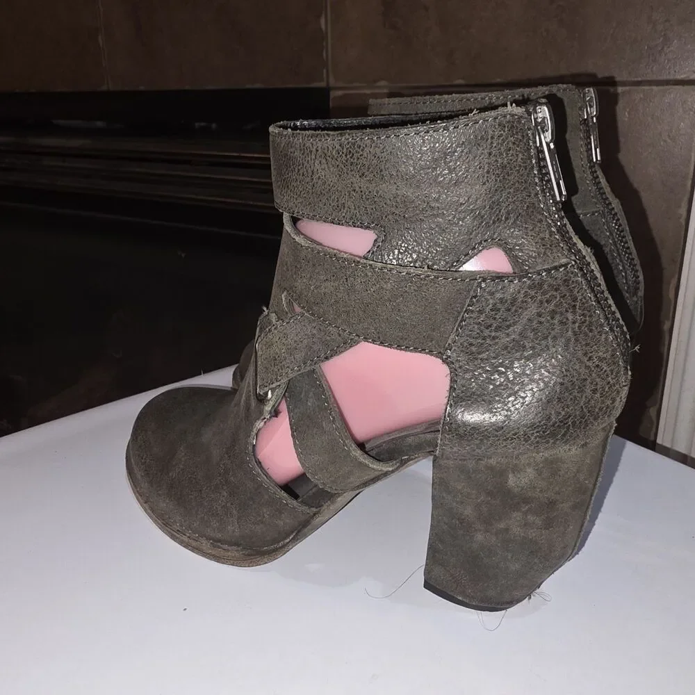 LD TUTTLE 8.5 US Gray Distressed Zipper Heels Boho Brutalist Boho Ankle Booties